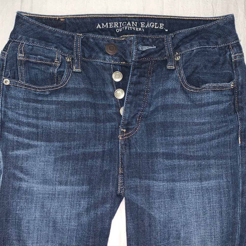American Eagle Tomgirl Jeans with Rips in the knees Size 00 Buttonfly zipper